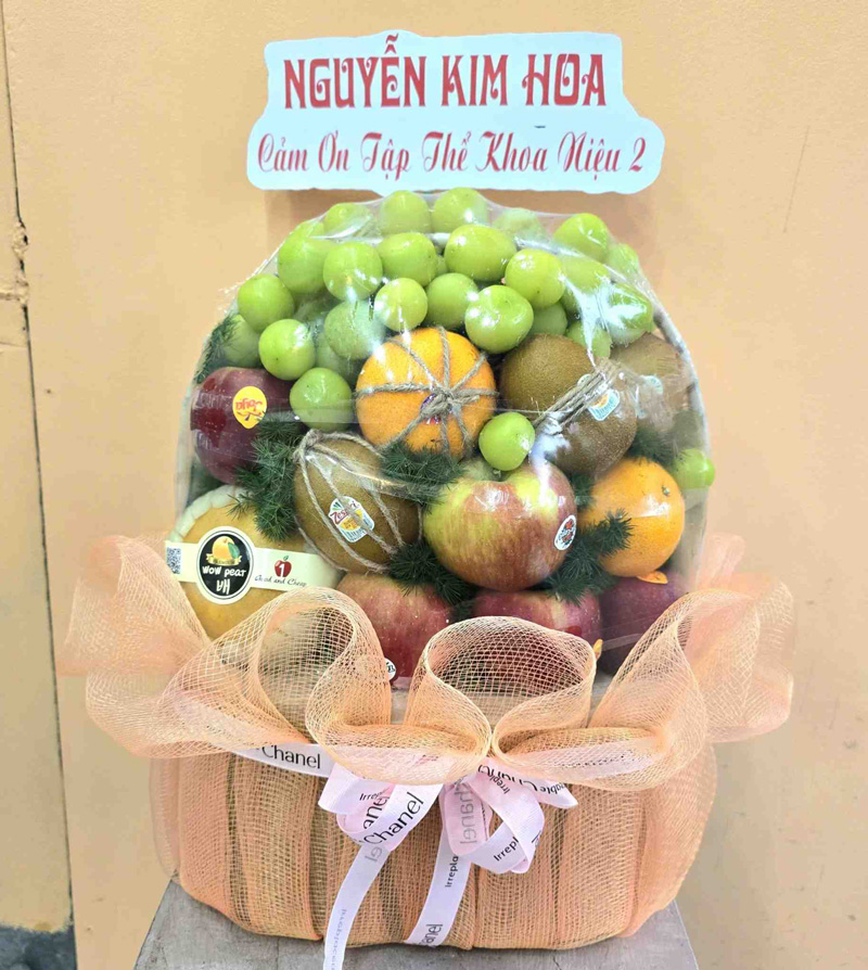 Giỏ trái cây tặng bác sĩ giá bao nhiêu là phù hợp?