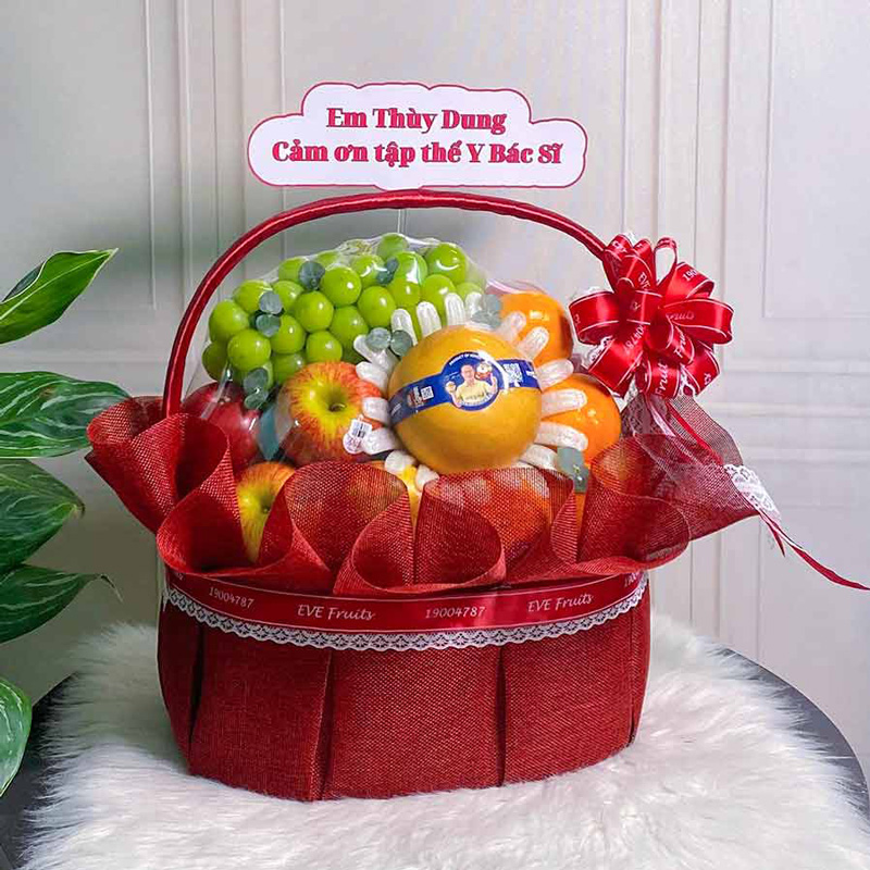 Nên tặng bác sĩ giỏ trái cây gì khi xuất viện?